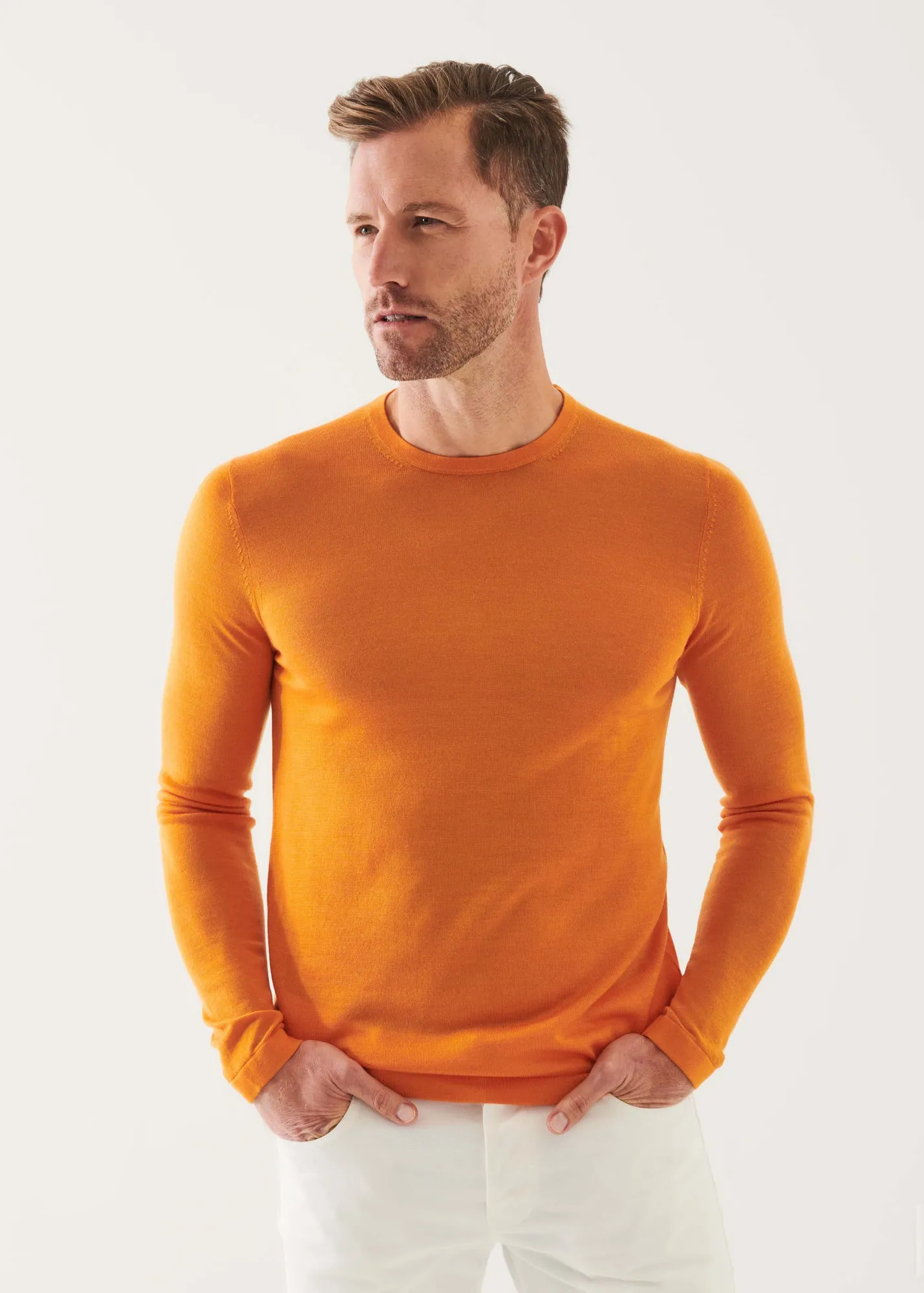 LIGHTWEIGHT MERINO BLEND CREWNECK SWEATER