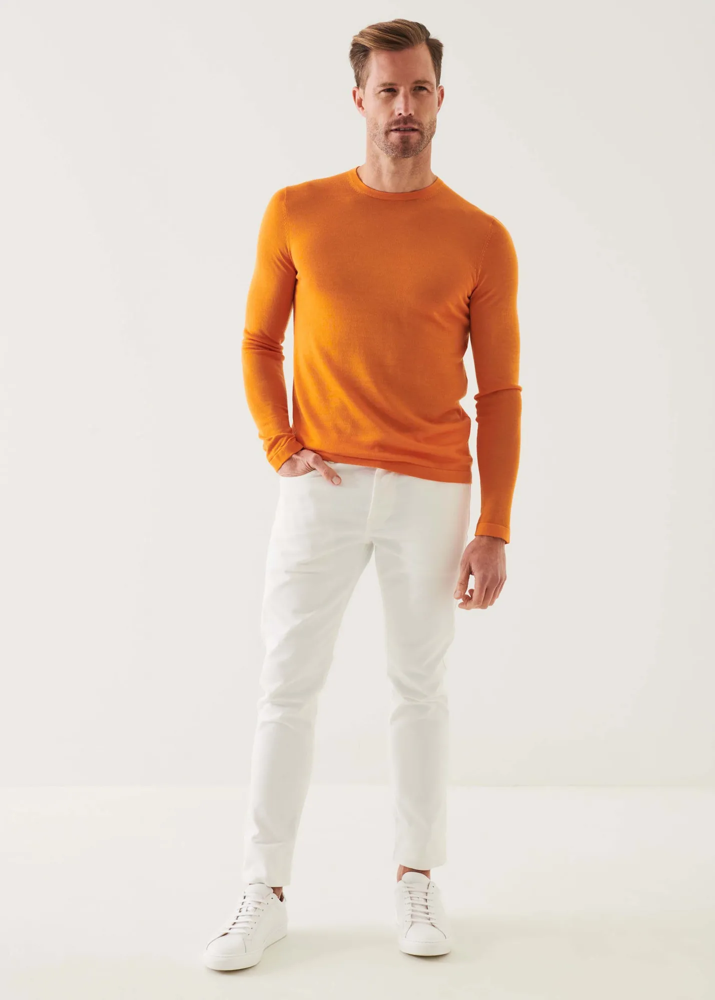 LIGHTWEIGHT MERINO BLEND CREWNECK SWEATER