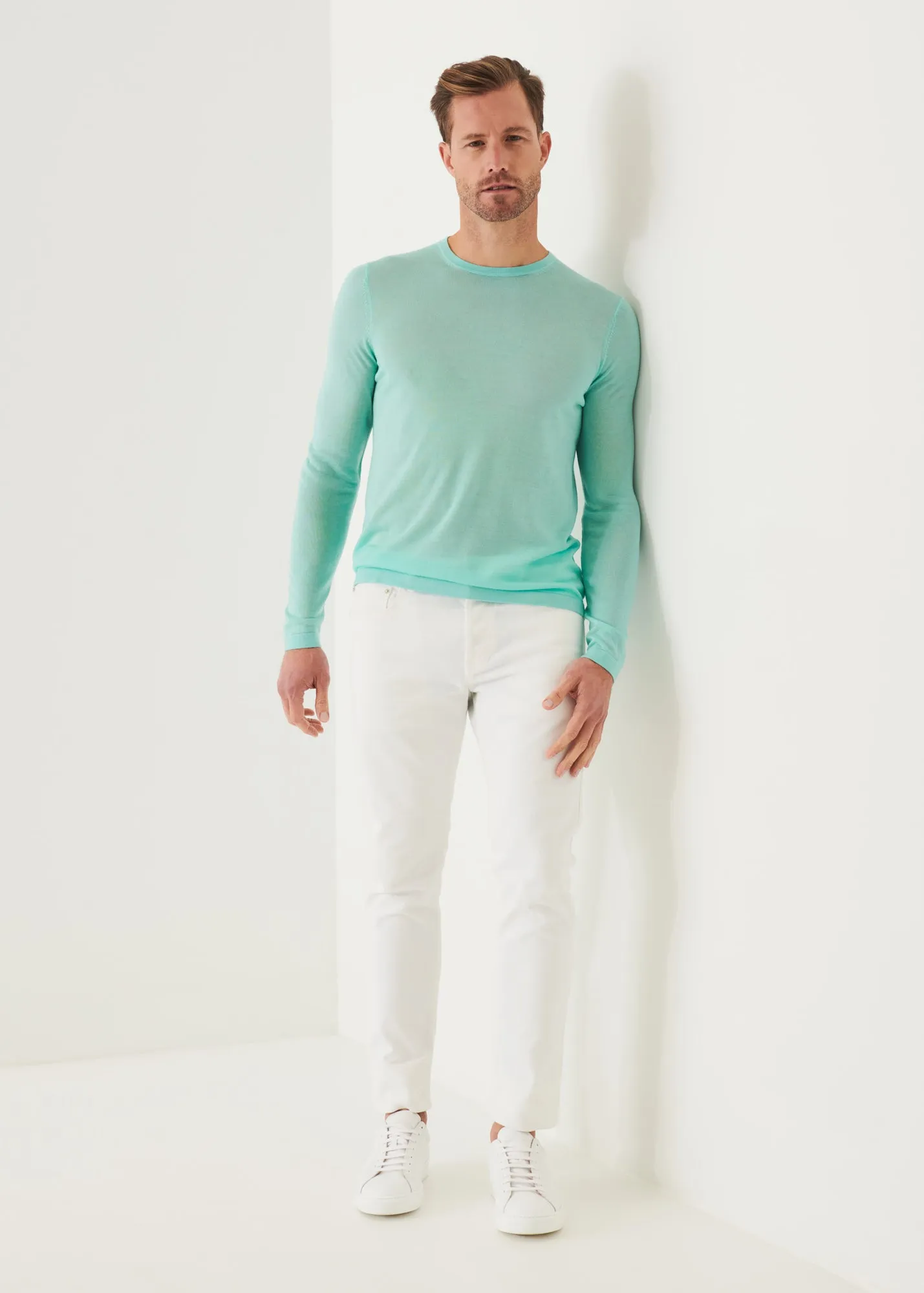 LIGHTWEIGHT MERINO BLEND CREWNECK SWEATER