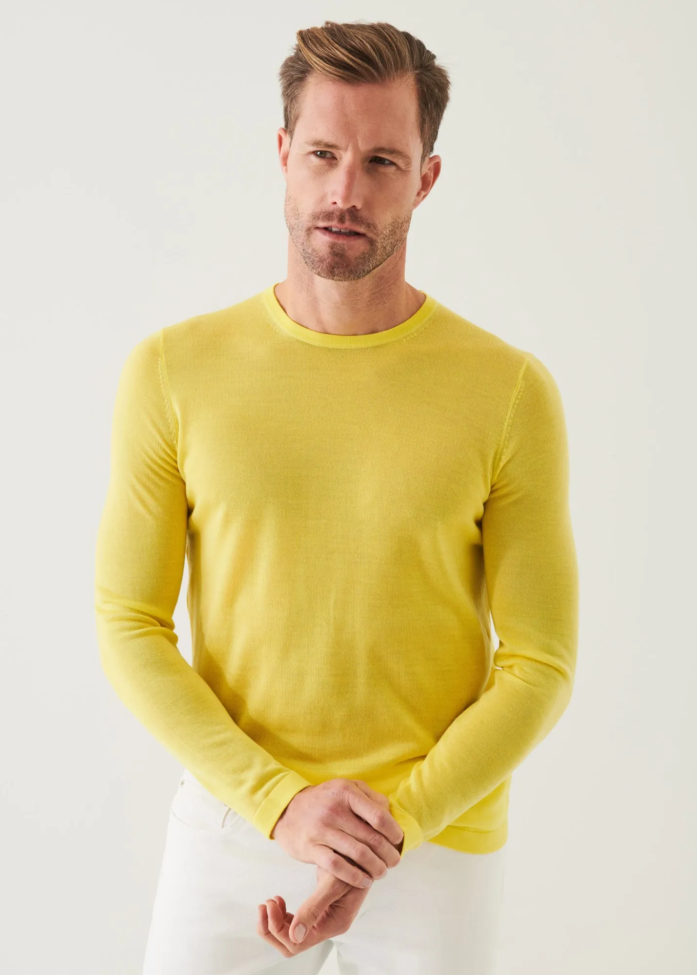 LIGHTWEIGHT MERINO BLEND CREWNECK SWEATER