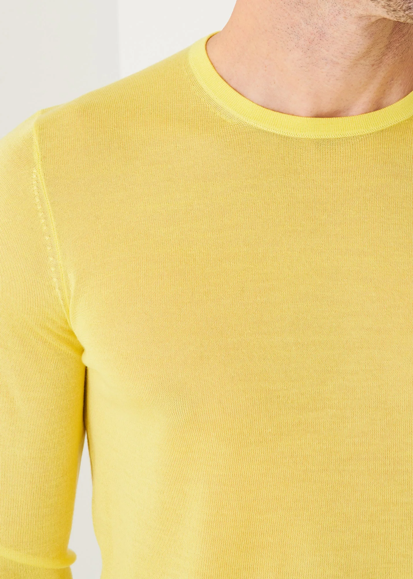 LIGHTWEIGHT MERINO BLEND CREWNECK SWEATER