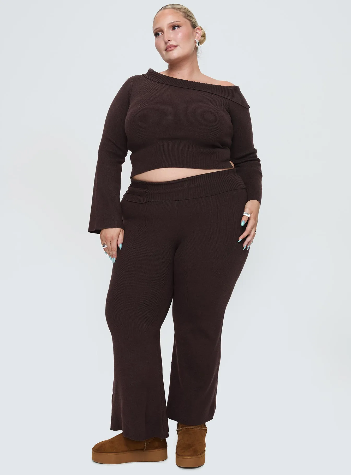 Sina Off The Shoulder Top Chocolate Curve