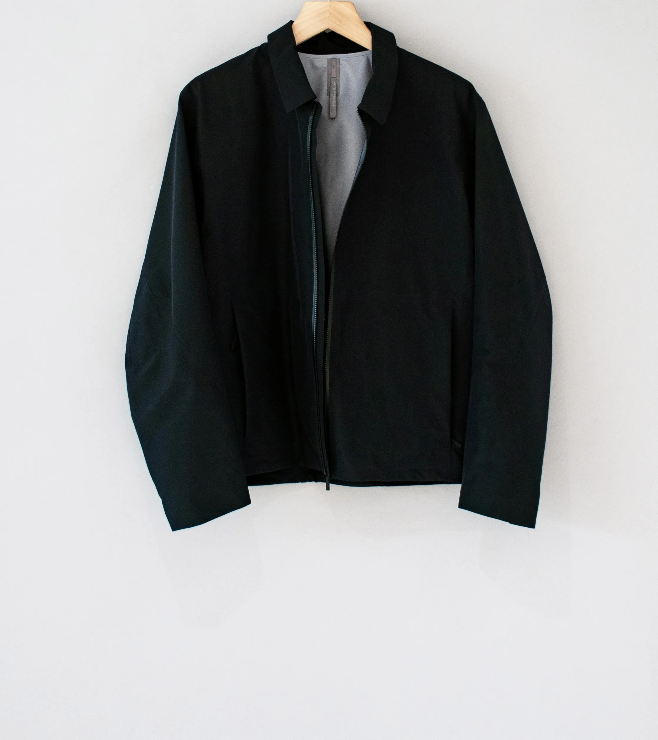 Veilance 'Centroid Jacket' (Black)